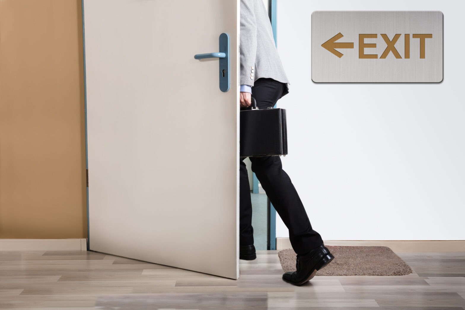 Featured image for post: Understanding the Reasons for Employee Departure